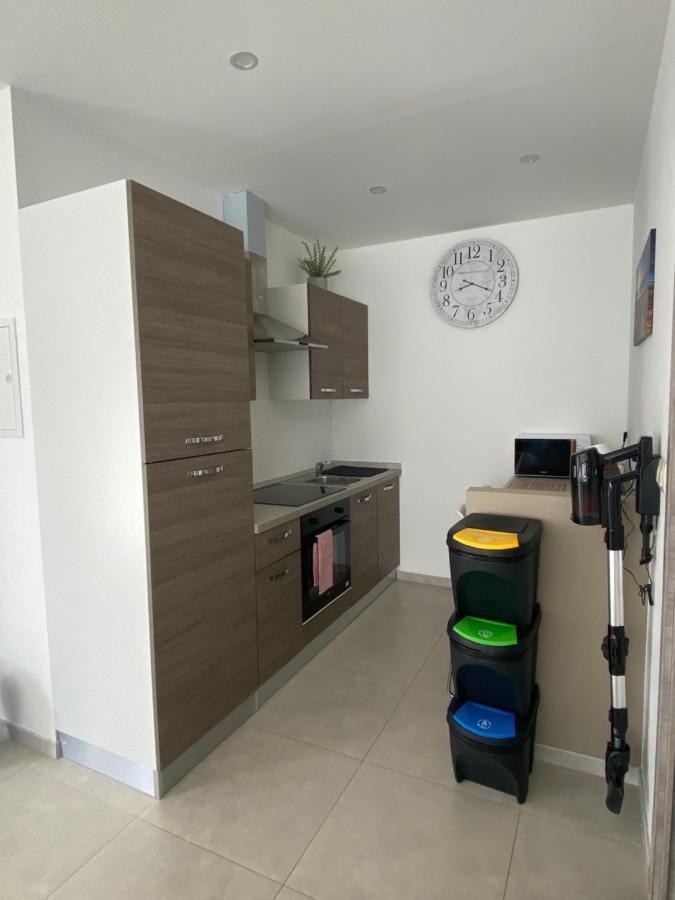 1-E Superbe Appartement Lumineux ชาร์เลอรัว ภายนอก รูปภาพ